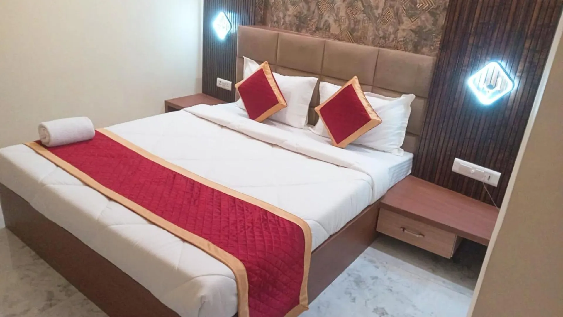 Varanasi Hotel Kashi Heaven Premium Near Baba Vishwanath Temple & Ganga Ghat - Spacious Spotless Rooms With Wi-Fi Facility - #Parking And Excellent Customer Service - Best Seller Hotel In Varanasi - Book Now 0*,  インド