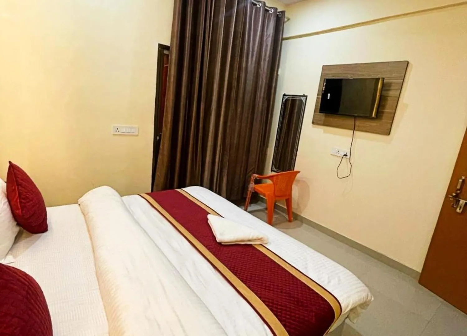 Varanasi Hotel Kashi Heaven Premium Near Baba Vishwanath Temple & Ganga Ghat - Spacious Spotless Rooms With Wi-Fi Facility - #Parking And Excellent Customer Service - Best Seller Hotel In Varanasi - Book Now
