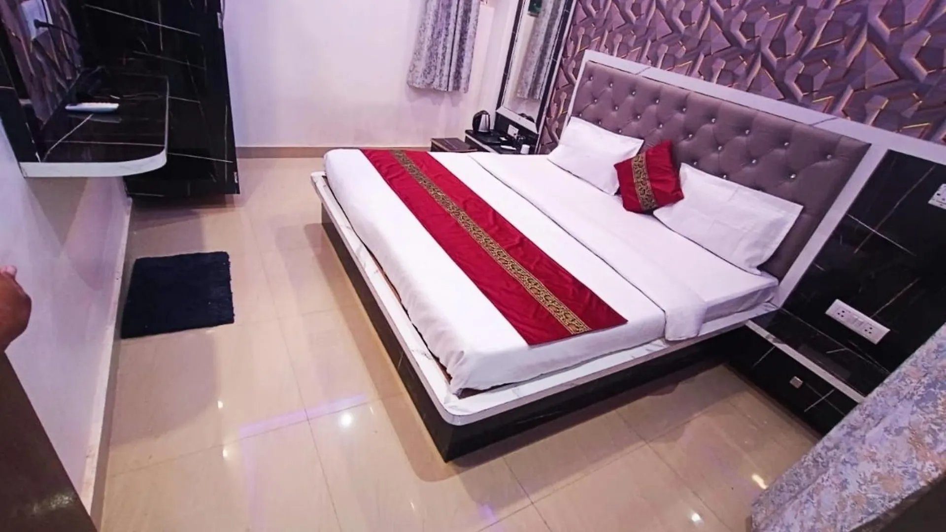 Varanasi Hotel Kashi Heaven Premium Near Baba Vishwanath Temple & Ganga Ghat - Spacious Spotless Rooms With Wi-Fi Facility - #Parking And Excellent Customer Service - Best Seller Hotel In Varanasi - Book Now インド