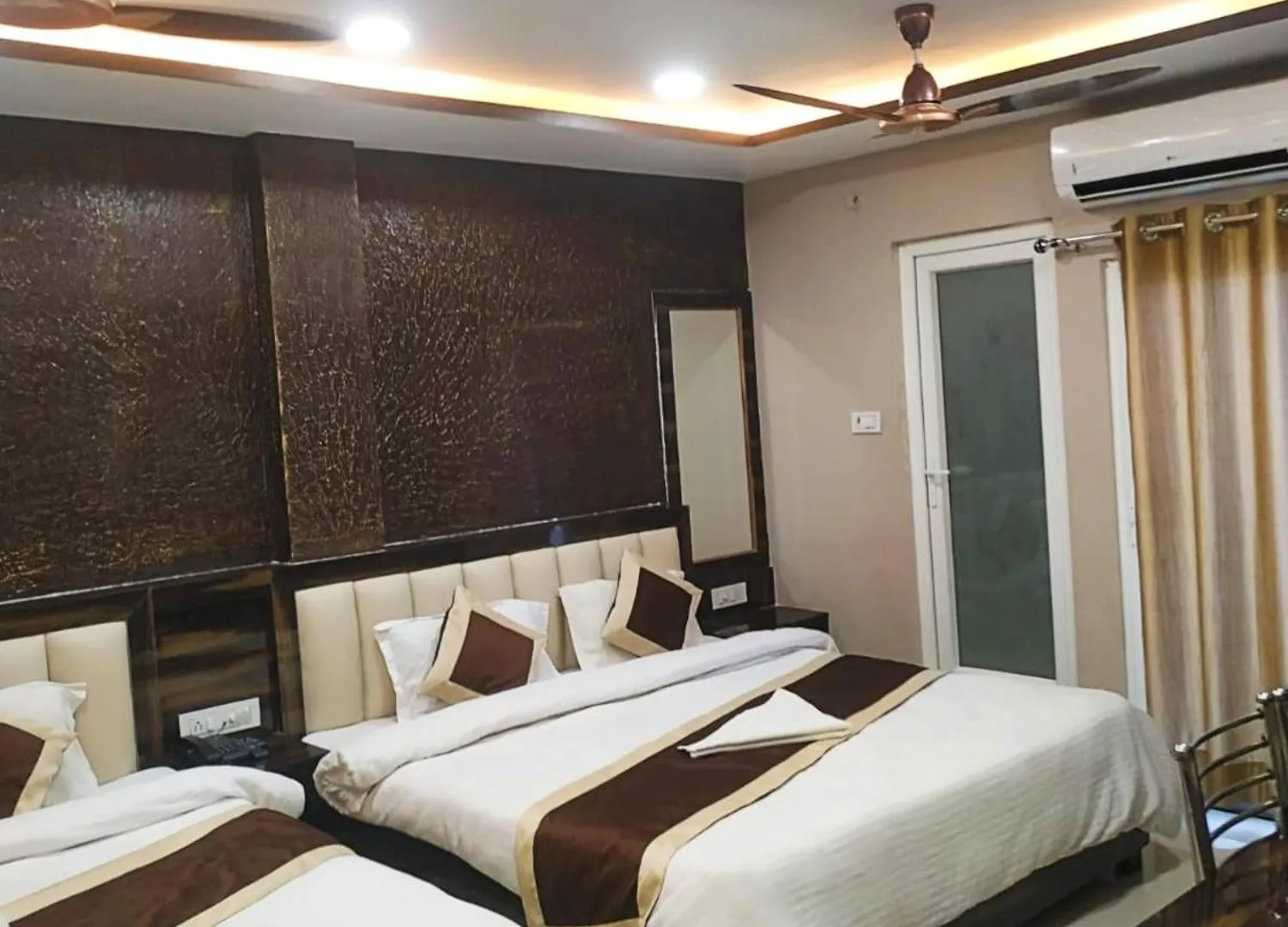ホームステイ Varanasi Hotel Kashi Heaven Premium Near Baba Vishwanath Temple & Ganga Ghat - Spacious Spotless Rooms With Wi-Fi Facility - #Parking And Excellent Customer Service - Best Seller Hotel In Varanasi - Book Now