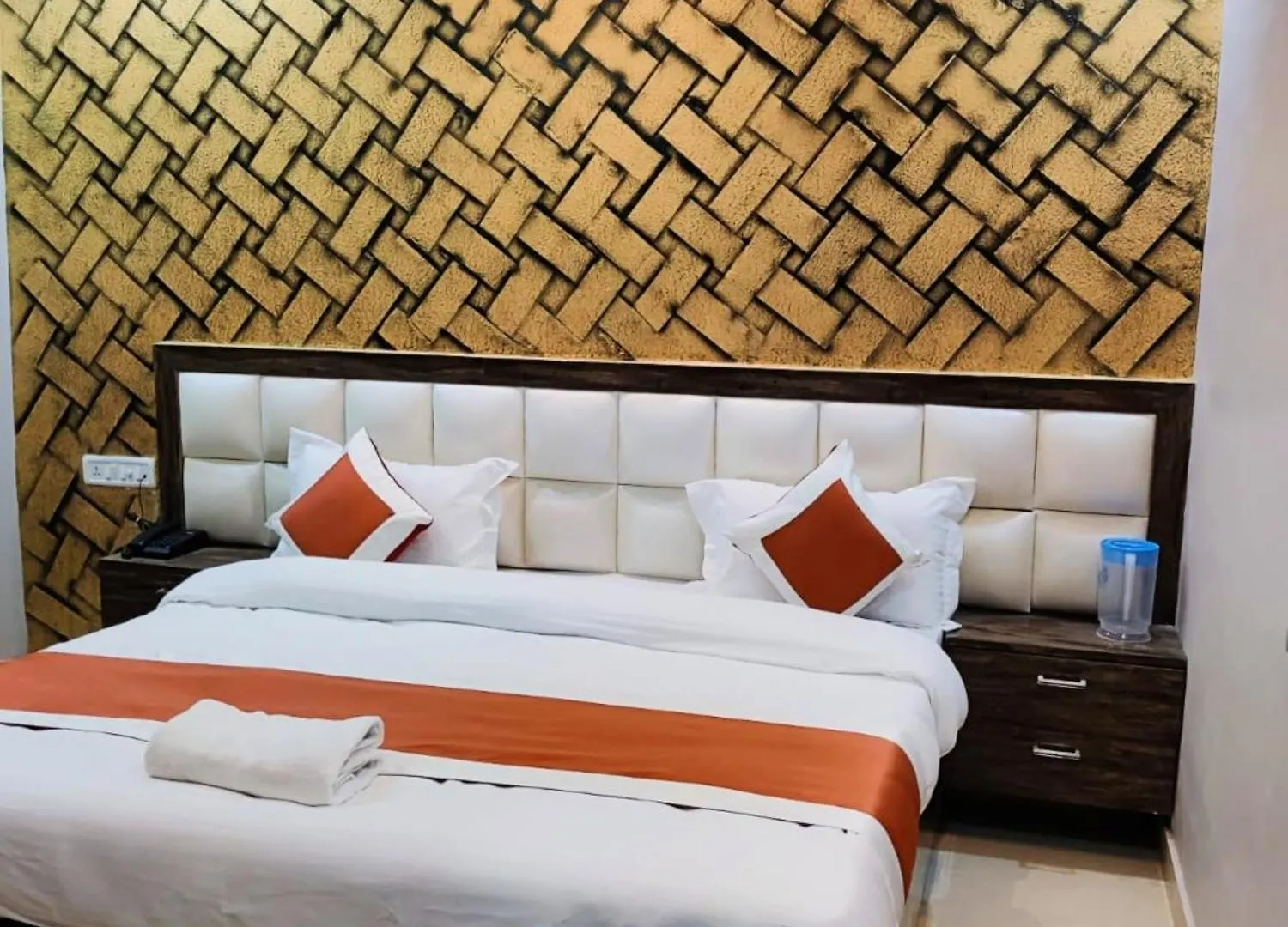 Varanasi Hotel Kashi Heaven Premium Near Baba Vishwanath Temple & Ganga Ghat - Spacious Spotless Rooms With Wi-Fi Facility - #Parking And Excellent Customer Service - Best Seller Hotel In Varanasi - Book Now ホームステイ