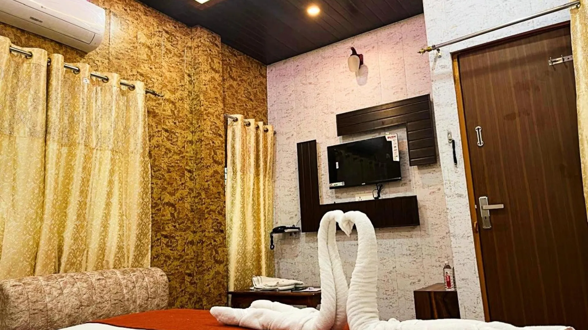 Varanasi Hotel Kashi Heaven Premium Near Baba Vishwanath Temple & Ganga Ghat - Spacious Spotless Rooms With Wi-Fi Facility - #Parking And Excellent Customer Service - Best Seller Hotel In Varanasi - Book Now 0*,  インド